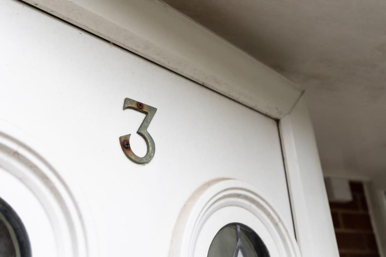 3 Bed Home Sleeps 8 People Located 1 Min From Train Stop - Otley Terrace Олдъм Екстериор снимка