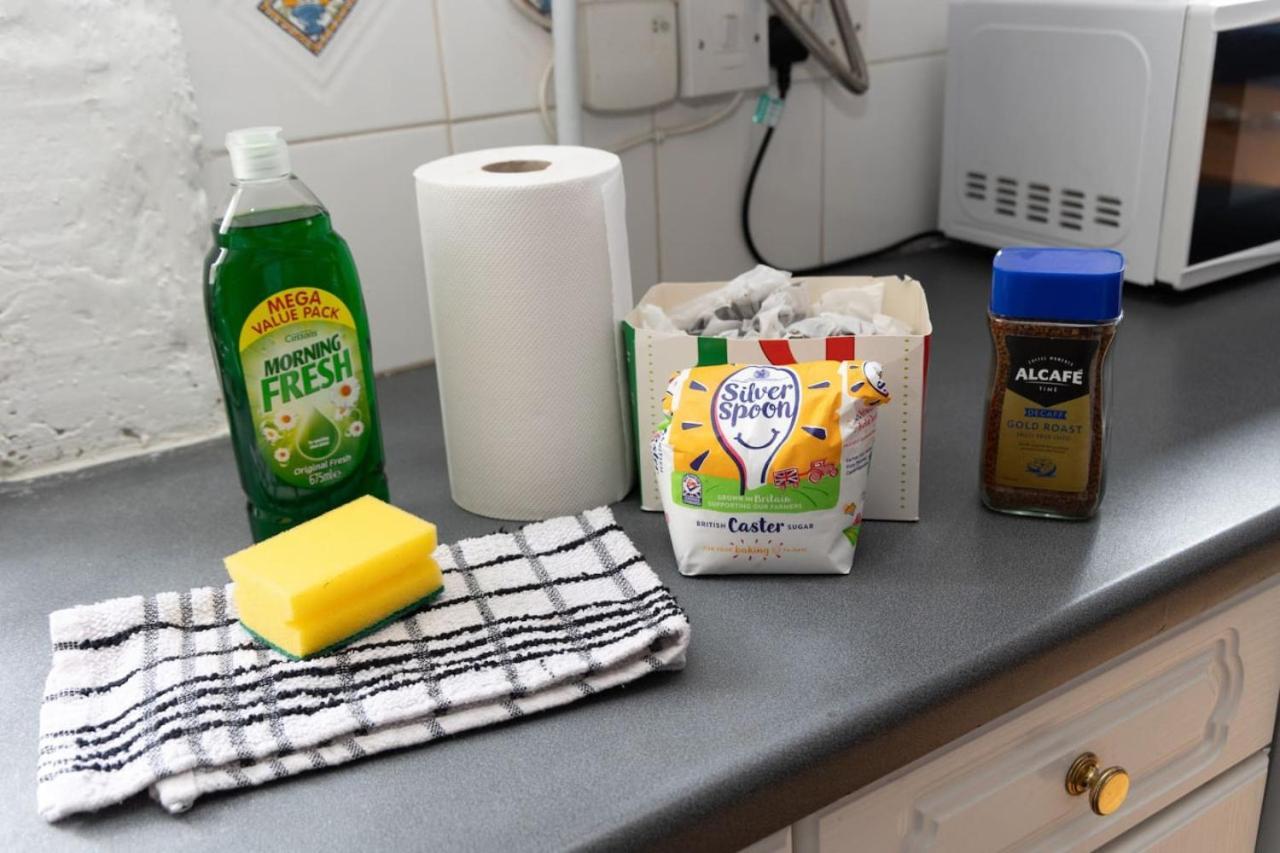 3 Bed Home Sleeps 8 People Located 1 Min From Train Stop - Otley Terrace Олдъм Екстериор снимка