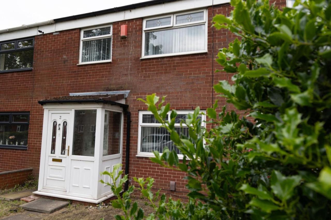 3 Bed Home Sleeps 8 People Located 1 Min From Train Stop - Otley Terrace Олдъм Екстериор снимка