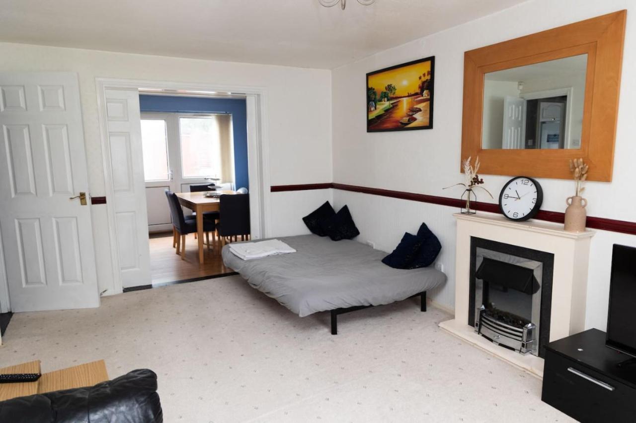3 Bed Home Sleeps 8 People Located 1 Min From Train Stop - Otley Terrace Олдъм Екстериор снимка