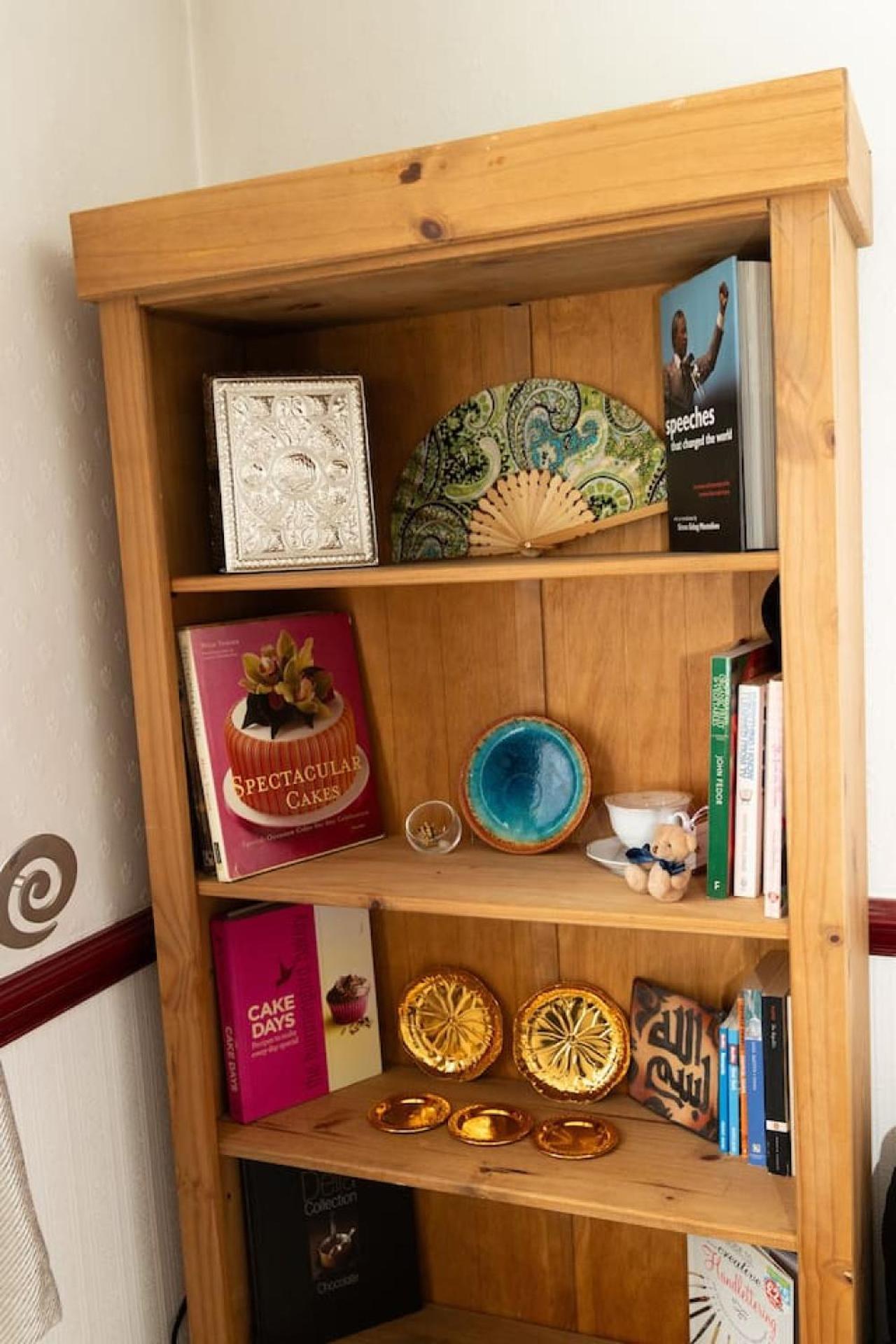 3 Bed Home Sleeps 8 People Located 1 Min From Train Stop - Otley Terrace Олдъм Екстериор снимка